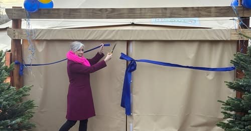 MP Daisy Cooper opening canopy classroom